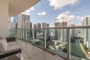31 SE 5th St, Miami, FL 33131 - Photo 2