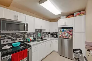 9459 SW 76th St, Miami, FL 33173 - Photo 6