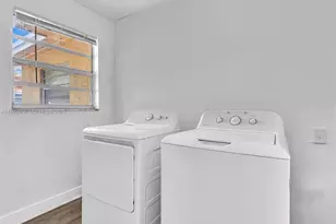 2512 NW 9th Pl, Fort Lauderdale, FL 33311 - Photo 10