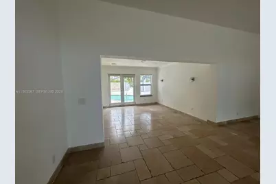 827 N Southlake Dr #827, Hollywood, FL 33019 - Photo 6