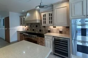 827 N Southlake Dr, Hollywood, FL 33019 - Photo 10