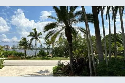 827 N Southlake Dr #827, Hollywood, FL 33019 - Photo 2