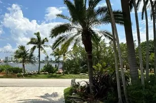 827 N Southlake Dr, Hollywood, FL 33019 - Photo 2