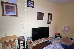 940 NE 199th St, Miami, FL 33179 - Photo 14