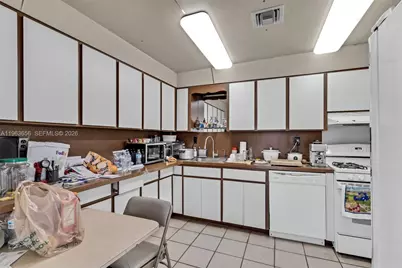 533 E 23rd St, Hialeah, FL 33013 - Photo 8