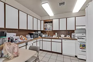 533 E 23rd St, Hialeah, FL 33013 - Photo 8