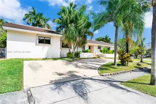 21405 SW 97th Pl, Cutler Bay, FL 33189 - Photo 4