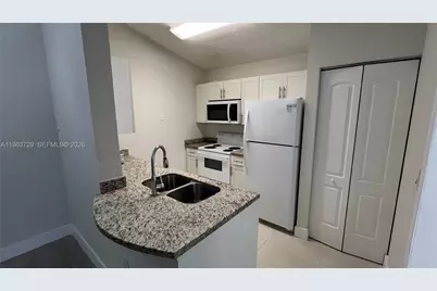 2810 N Oakland Forest Dr #313, Oakland Park, FL 33309 - Photo 4