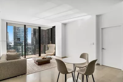 88 SW 7th St #2105, Miami, FL 33130 - Photo 2