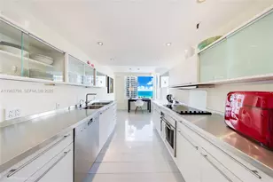 400 South Pointe Dr, Miami Beach, FL 33139 - Photo 4