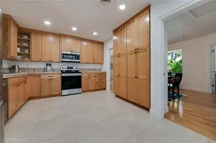 8425 SW 174th St, Palmetto Bay, FL 33157 - Photo 12