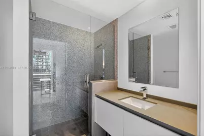 68 SE 6th St #1702, Miami, FL 33131 - Photo 28