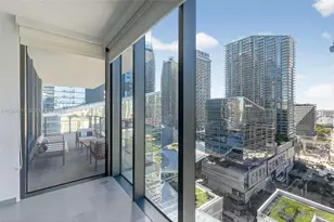 68 SE 6th St, Miami, FL 33131 - Photo 16