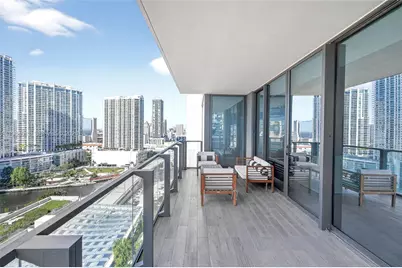 68 SE 6th St #1702, Miami, FL 33131 - Photo 2