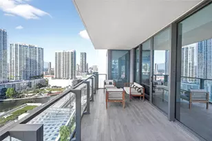 68 SE 6th St, Miami, FL 33131 - Photo 2