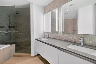 68 SE 6th St, Miami, FL 33131 - Photo 18