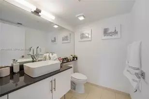 31 SE 5th St, Miami, FL 33131 - Photo 10