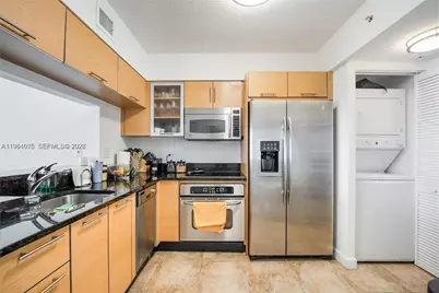 31 SE 5th St #2706, Miami, FL 33131 - Photo 2