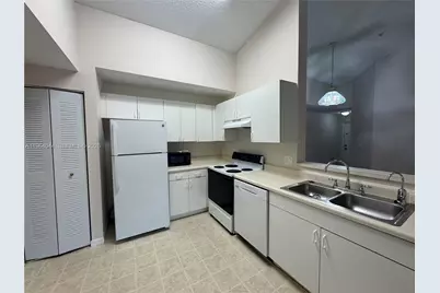 6936 SW 39th St #D303, Davie, FL 33314 - Photo 2