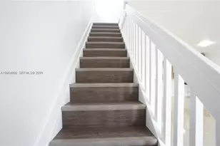 610 NW 108th Terrace, Pembroke Pines, FL 33026 - Photo 14