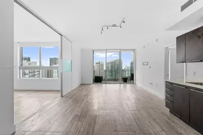 90 SW 3rd St #4203, Miami, FL 33130 - Photo 2