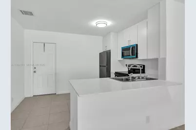 241 NW 40th St #4, Oakland Park, FL 33309 - Photo 4