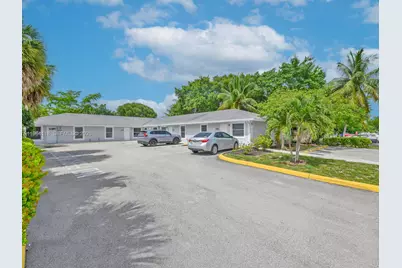241 NW 40th St #4, Oakland Park, FL 33309 - Photo 2