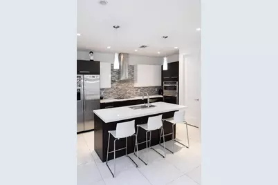 10464 NW 66th St, Doral, FL 33178 - Photo 12