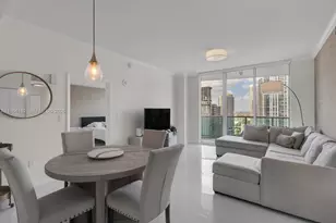 31 SE 5th St, Miami, FL 33131 - Photo 2