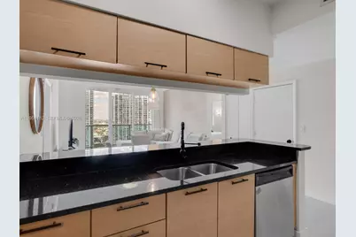 31 SE 5th St #3419, Miami, FL 33131 - Photo 8