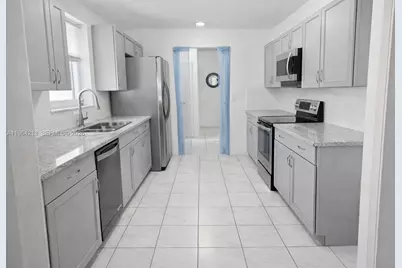 121 SW 28th Ter, Fort Lauderdale, FL 33312 - Photo 2