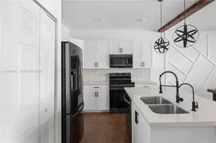 3419 W 105th Pl, Hialeah, FL 33018 - Photo 14