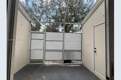 9820 NW 56th Pl, Coral Springs, FL 33076 - Photo 10