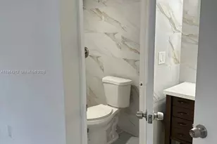 13701 Kendale Lakes Cir, Miami, FL 33183 - Photo 44