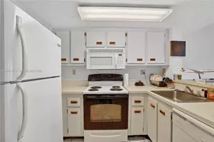 8670 NW 6th Ln, Miami, FL 33126 - Photo 6