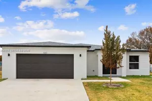 560 SW Carter Ave, Port Saint Lucie, FL 34983 - Photo 1