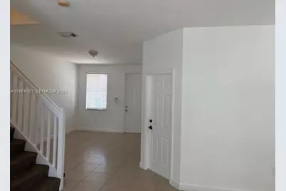 10762 NW 80th Ln, Doral, FL 33178 - Photo 4