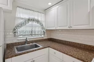 8135 Sunrise Lakes Blvd, Sunrise, FL 33322 - Photo 10