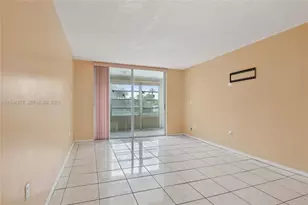8135 Sunrise Lakes Blvd, Sunrise, FL 33322 - Photo 14