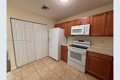 5457 SW 41st St, Pembroke Park, FL 33023 - Photo 14