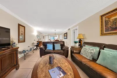 4040 Crystal Lake Dr #105, Deerfield Beach, FL 33064 - Photo 8