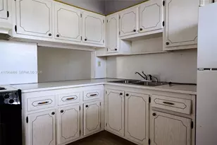 2724 S Garden Dr S, Lake Worth, FL 33461 - Photo 12