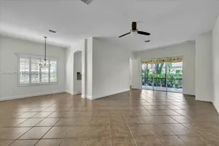 837 Vistana Cir, Naples, FL 34119 - Photo 8