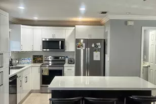 9425 NW 114th Ln, Hialeah Gardens, FL 33018 - Photo 8