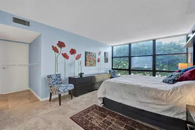 1000 Parkview Dr #231, Hallandale Beach, FL 33009 - Photo 18