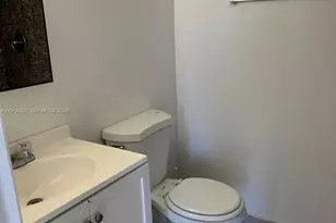 4721 NW 7th St, Miami, FL 33126 - Photo 12