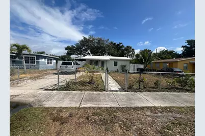 2561 NW 18th Ct, Fort Lauderdale, FL 33311 - Photo 4