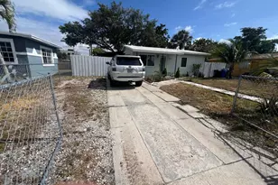 2561 NW 18th Ct, Fort Lauderdale, FL 33311 - Photo 10