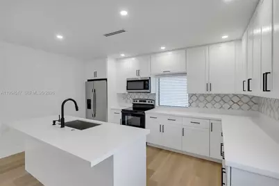 17887 78th Pl, Hialeah, FL 33015 - Photo 8