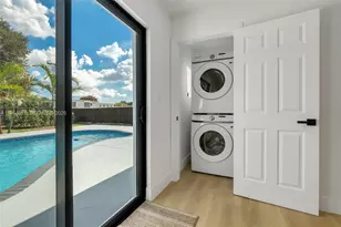 17887 78th Pl, Hialeah, FL 33015 - Photo 36
